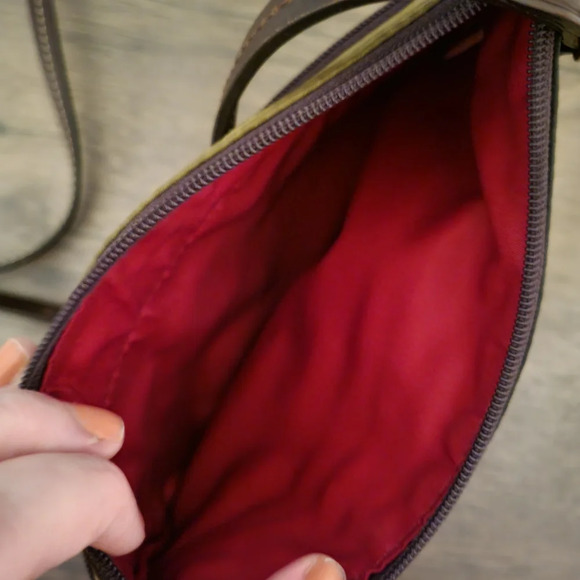 NWOT Dooney & Bourke Brown Black Gold Striped Nylon Crossbody Bag - Picture 3 of 3